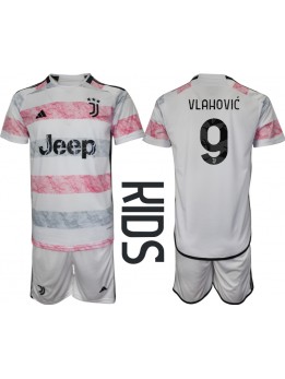 Otroški Nogometna dresi replika Juventus Dusan Vlahovic #9 Gostujoči 2023-24 Kratek rokav (+ hlače)